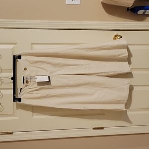 NWT Size 10 "WHO WHAT WEAR" Crop Pants